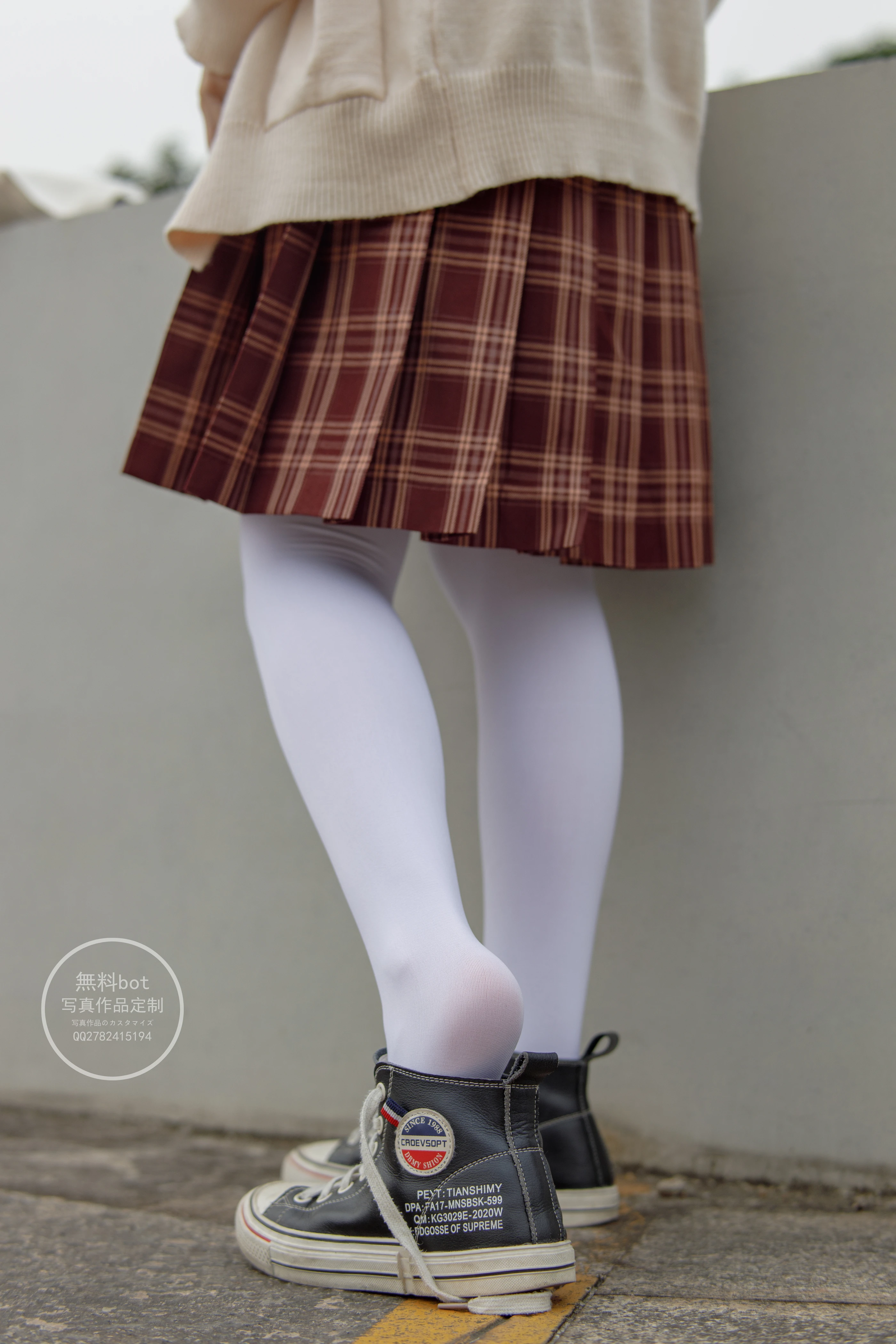 森萝财团 有料006  依依 户外白丝JK制服 [90P]插图8